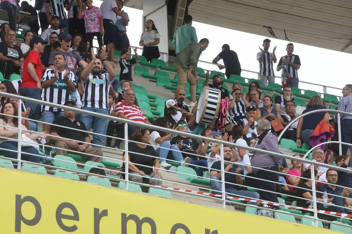 El ambiente en las gradas del Arcángel, en imágenes