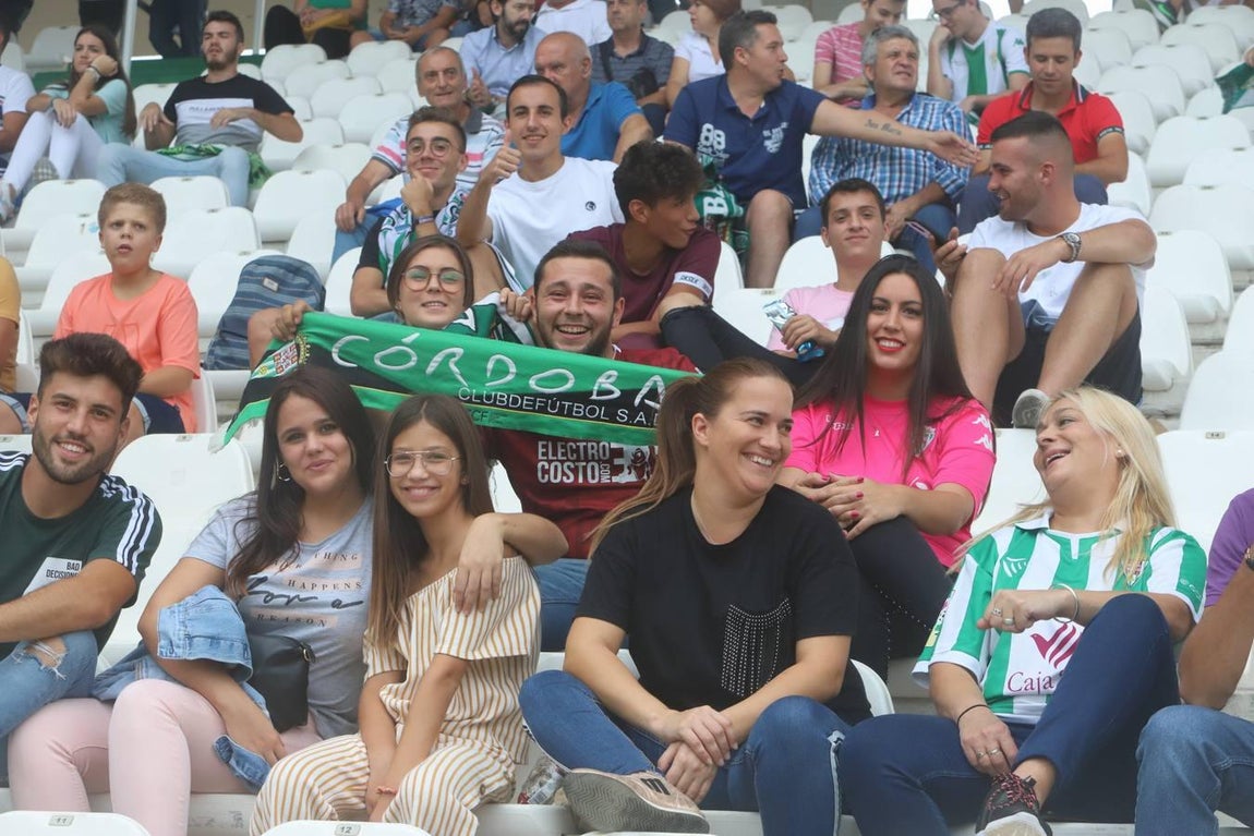 El ambiente en las gradas del Arcángel, en imágenes