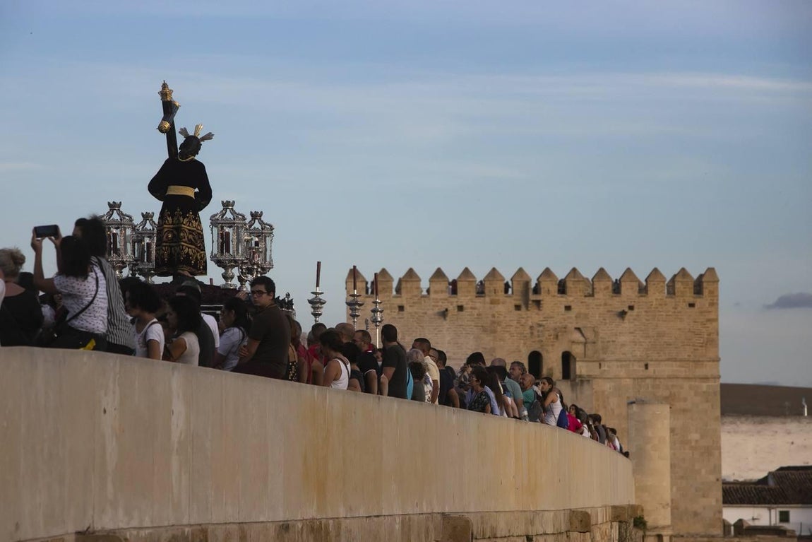 La procesión de regreso de la Magna Nazarena de Córdoba, en imágenes
