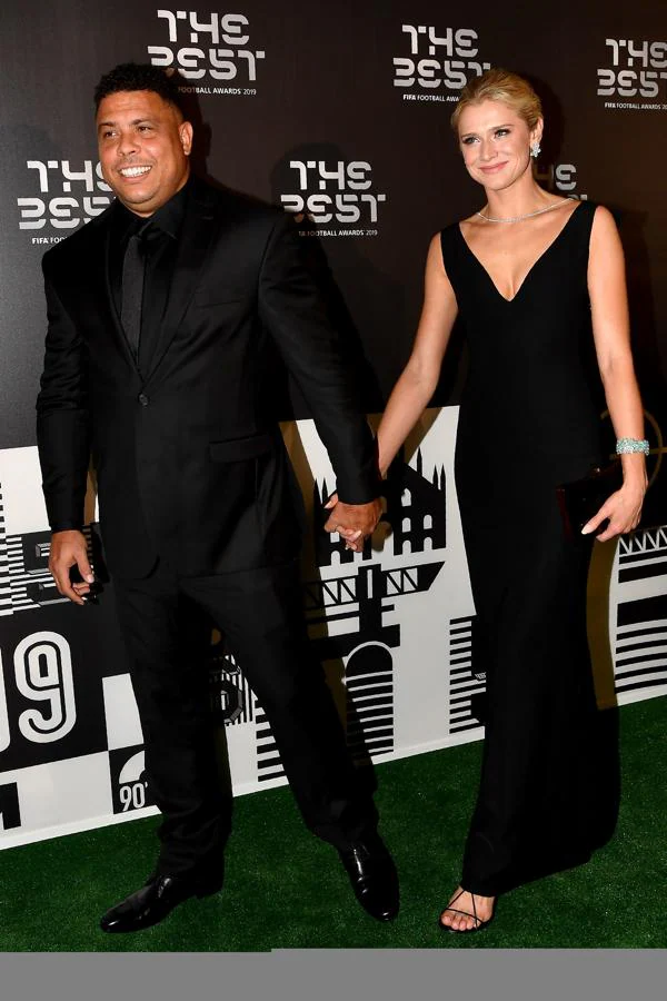 Ronaldo y Cecilia Locks también fue otra de las parejas que optaron por el el negro. 