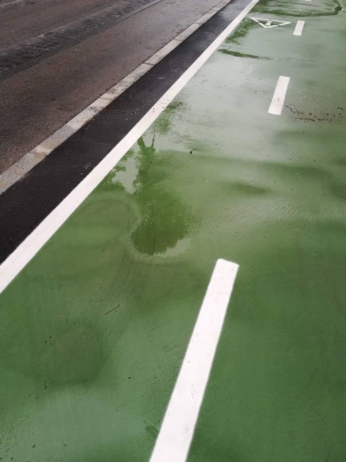 FOTOS: El carril bici de Cádiz, lleno de charcos