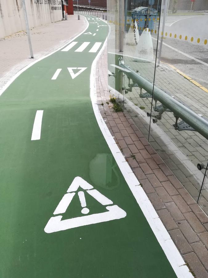 FOTOS: El carril bici de Cádiz, lleno de charcos