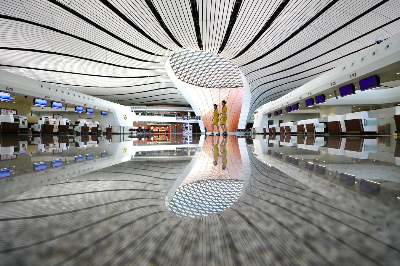 El aeropuerto internacional de Beijing Daxing, el mayor del mundo. Tiene siete pistas y una terminal en forma de estrella que ocupa casi cien campos de fútbol