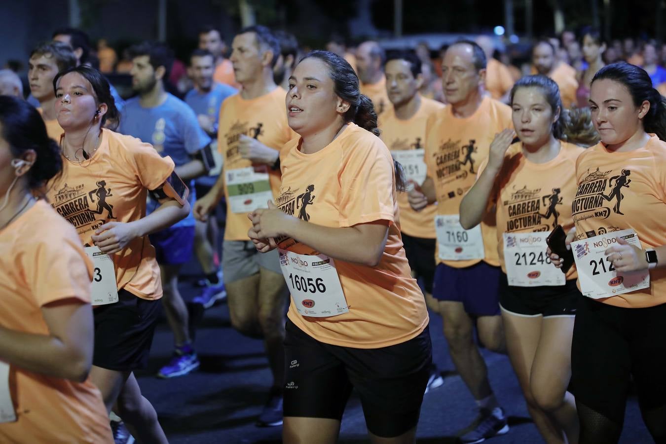 ¿Has corrido la Carrera Nocturna de Sevilla? Búscate en las fotos (II)