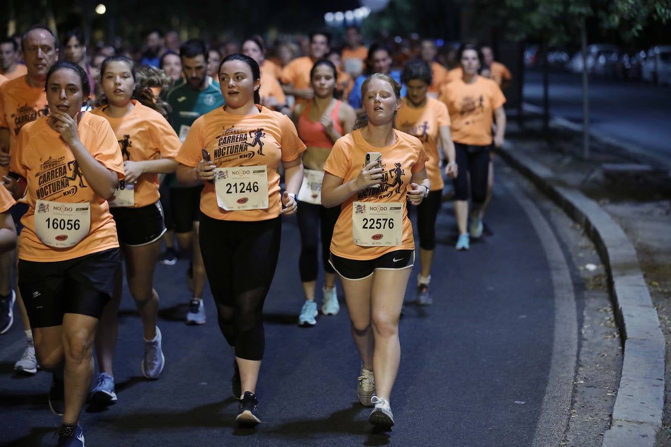 ¿Has corrido la Carrera Nocturna de Sevilla? Búscate en las fotos (II)