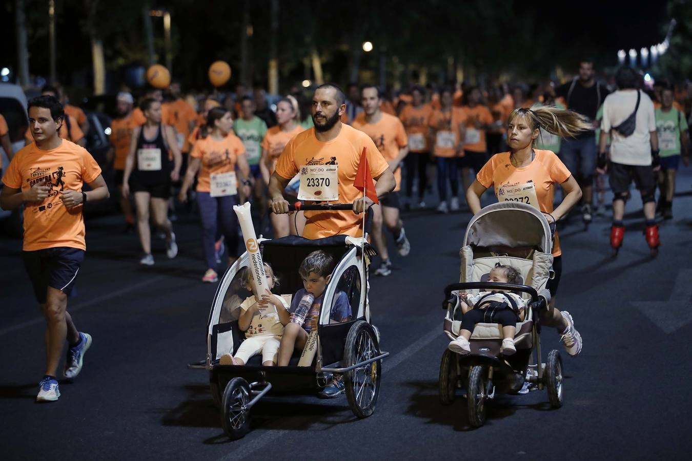 ¿Has corrido la Carrera Nocturna de Sevilla? Búscate en las fotos (II)