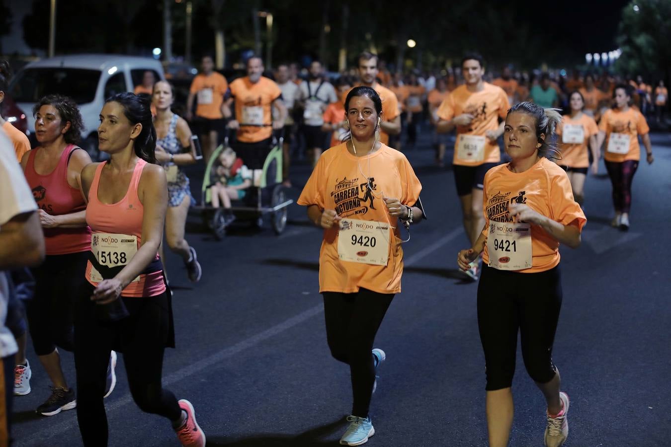 ¿Has corrido la Carrera Nocturna de Sevilla? Búscate en las fotos (II)