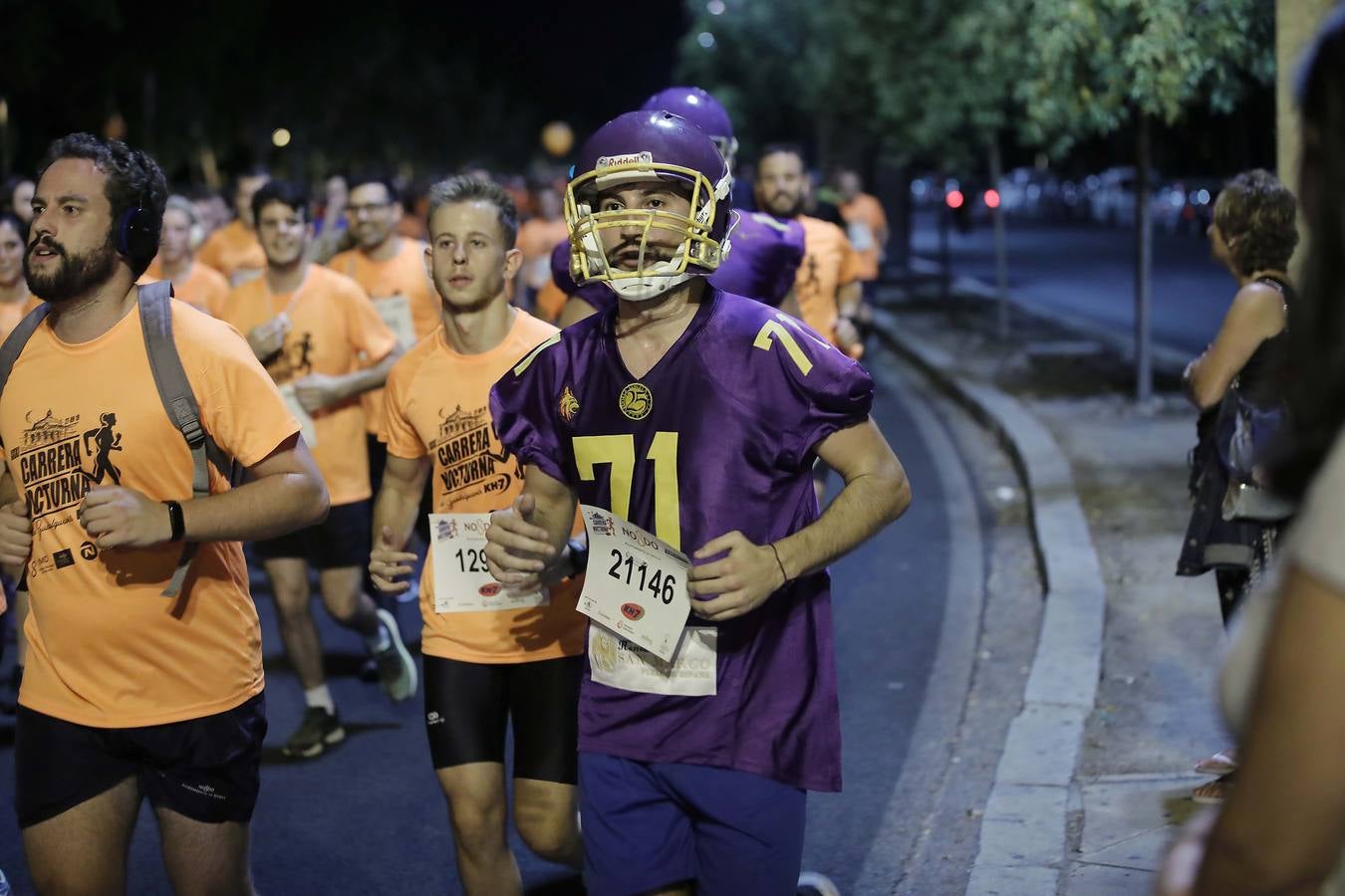 ¿Has corrido la Carrera Nocturna de Sevilla? Búscate en las fotos (V)