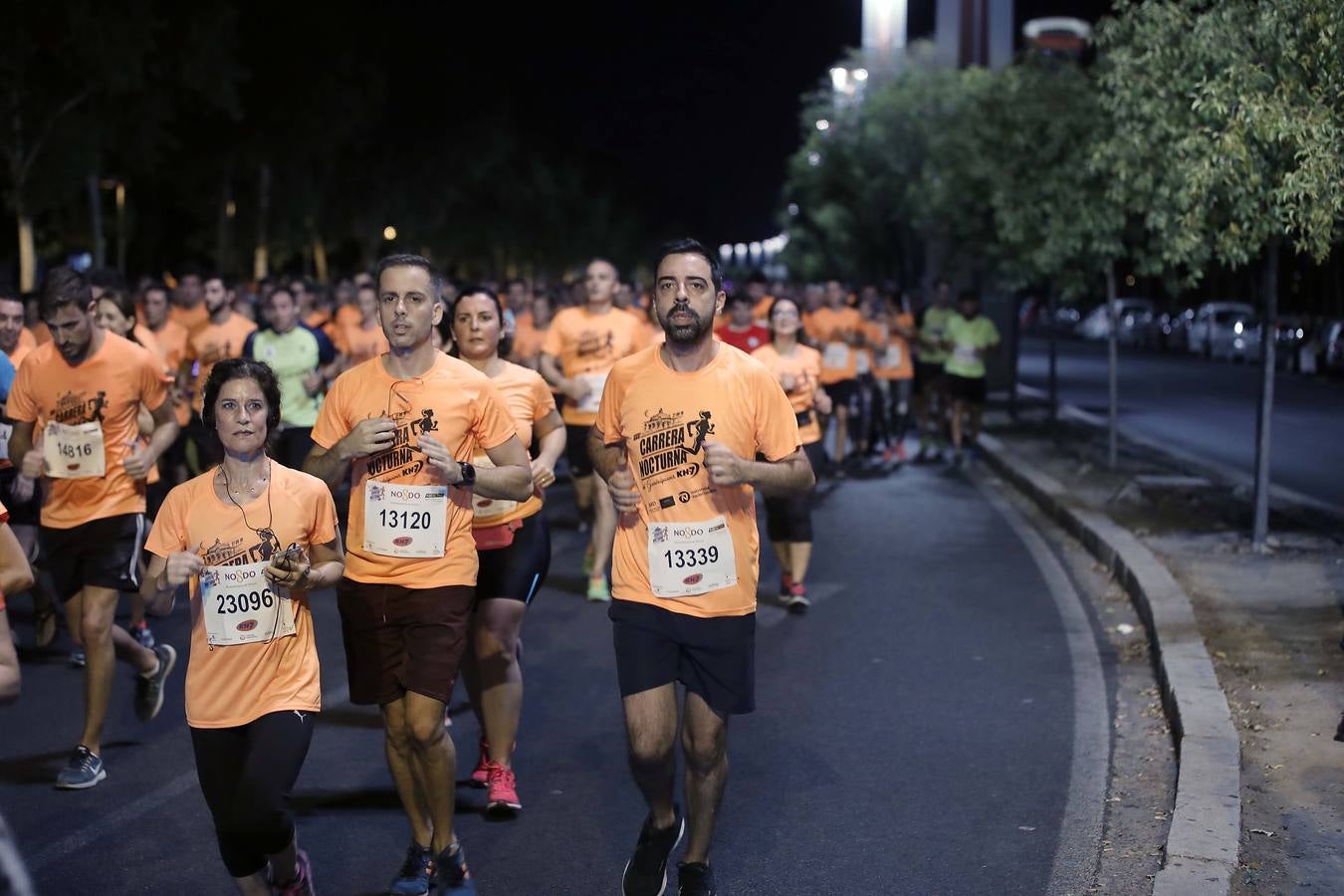 ¿Has corrido la Carrera Nocturna de Sevilla? Búscate en las fotos (V)