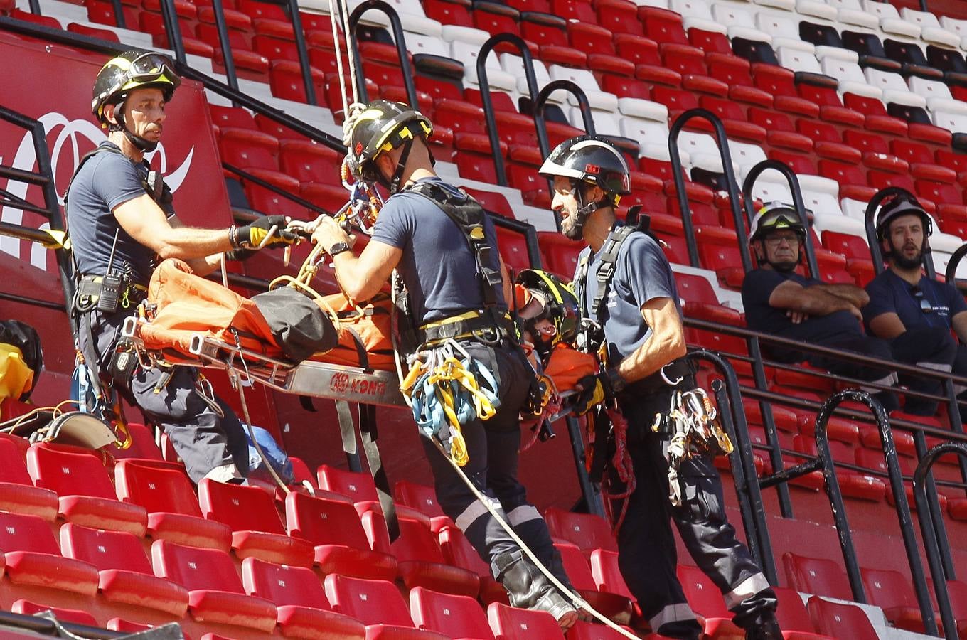 El Sánchez-Pizjuán, escenario de prueba de un rescate en el marco de la Rescue Great Day