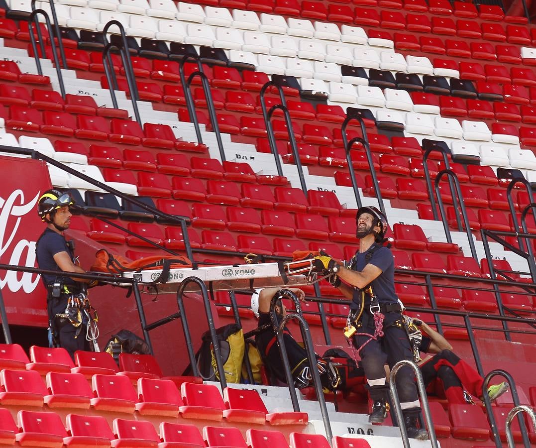 El Sánchez-Pizjuán, escenario de prueba de un rescate en el marco de la Rescue Great Day