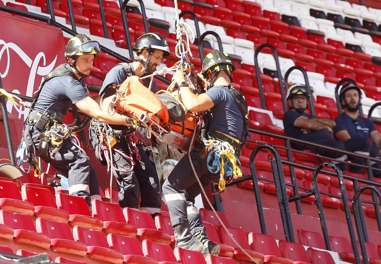 El Sánchez-Pizjuán, escenario de prueba de un rescate en el marco de la Rescue Great Day