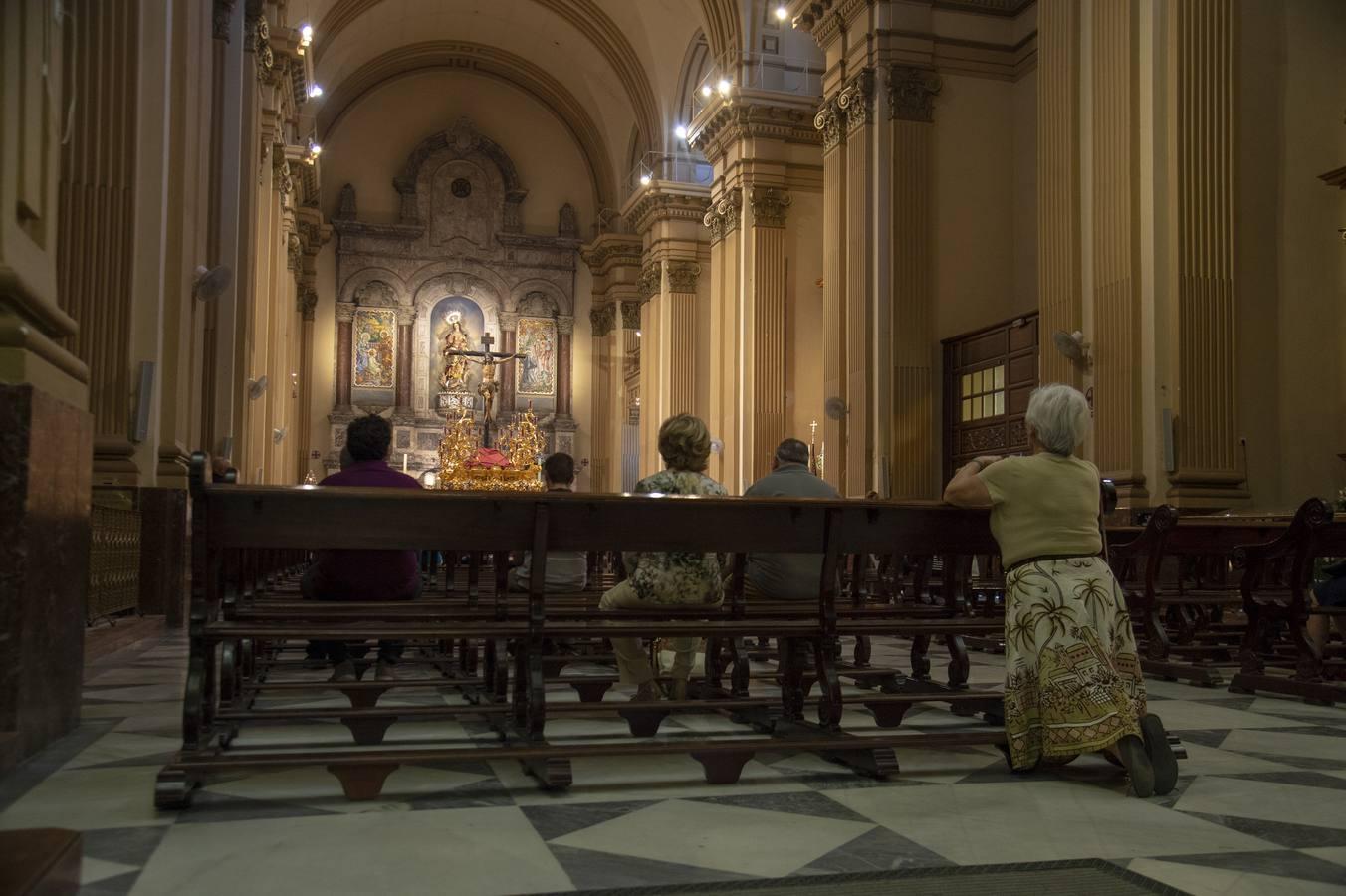 El Cristo de la Sed sobre su paso