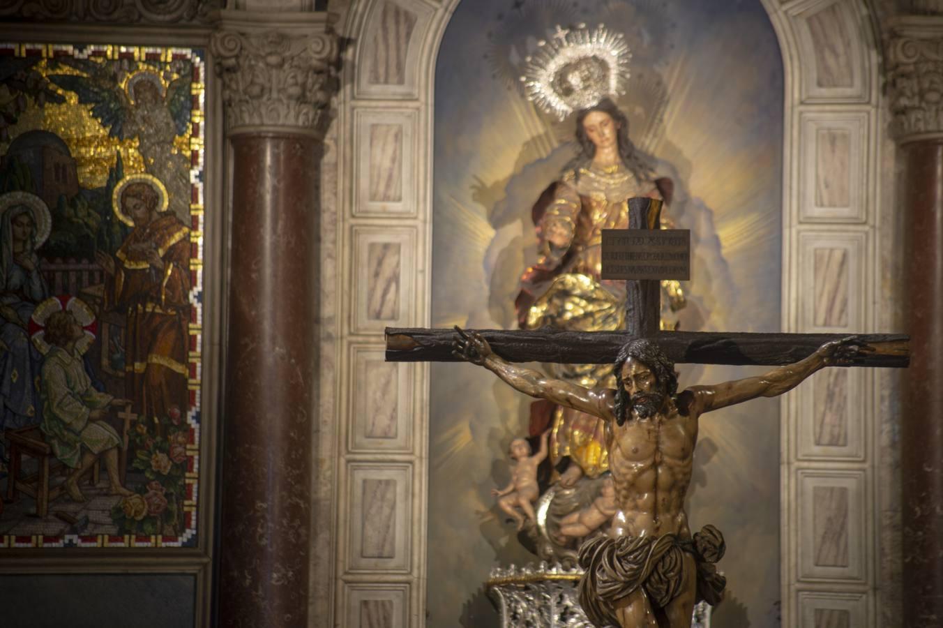 El Cristo de la Sed sobre su paso