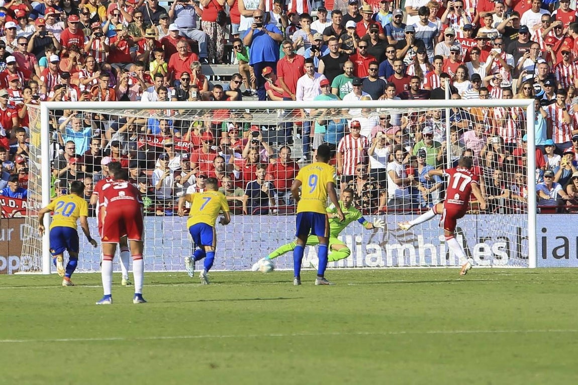 Las mejores imágenes del partido Almería-Cádiz (1-2)