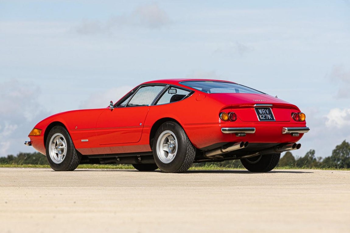 Ferrari 365 GTB/4. El Daytona fue el modelo que la casa italiana lanzó para competir con el Lamborghini Miura en 1968. Se ganó el apodo de "Daytona" después de terminar primero, segundo y tercero en la carrera de 24 horas del mismo nombre en 1967