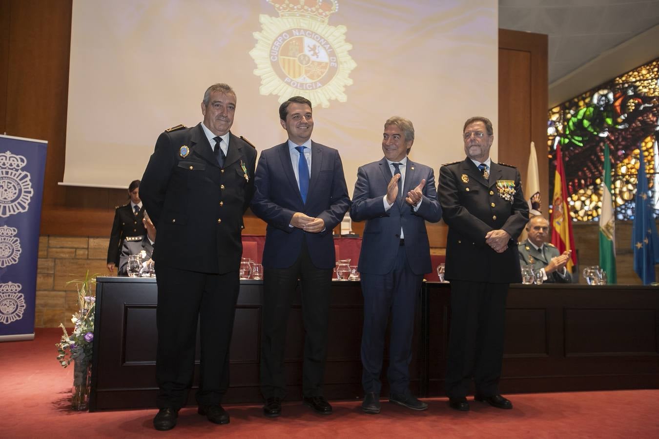 En imágenes, la Policía Nacional celebra en Córdoba a su patrón