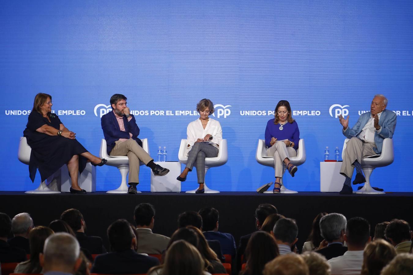 El paso de Pablo Casado por la Convención Económica del PP en Córdoba, en imágenes