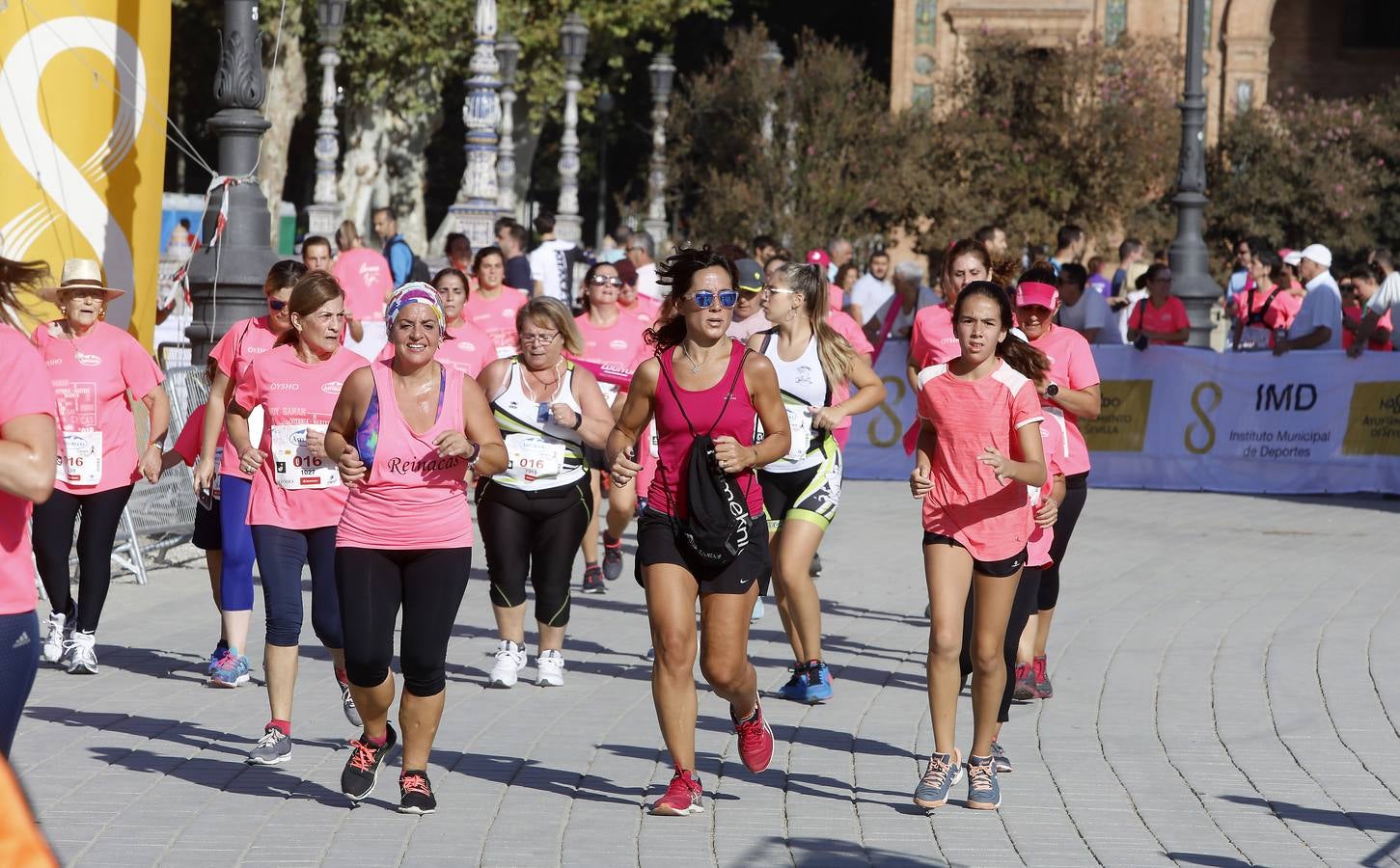 Si has participado en la Carrera de la Mujer de Sevilla, búscate (I)