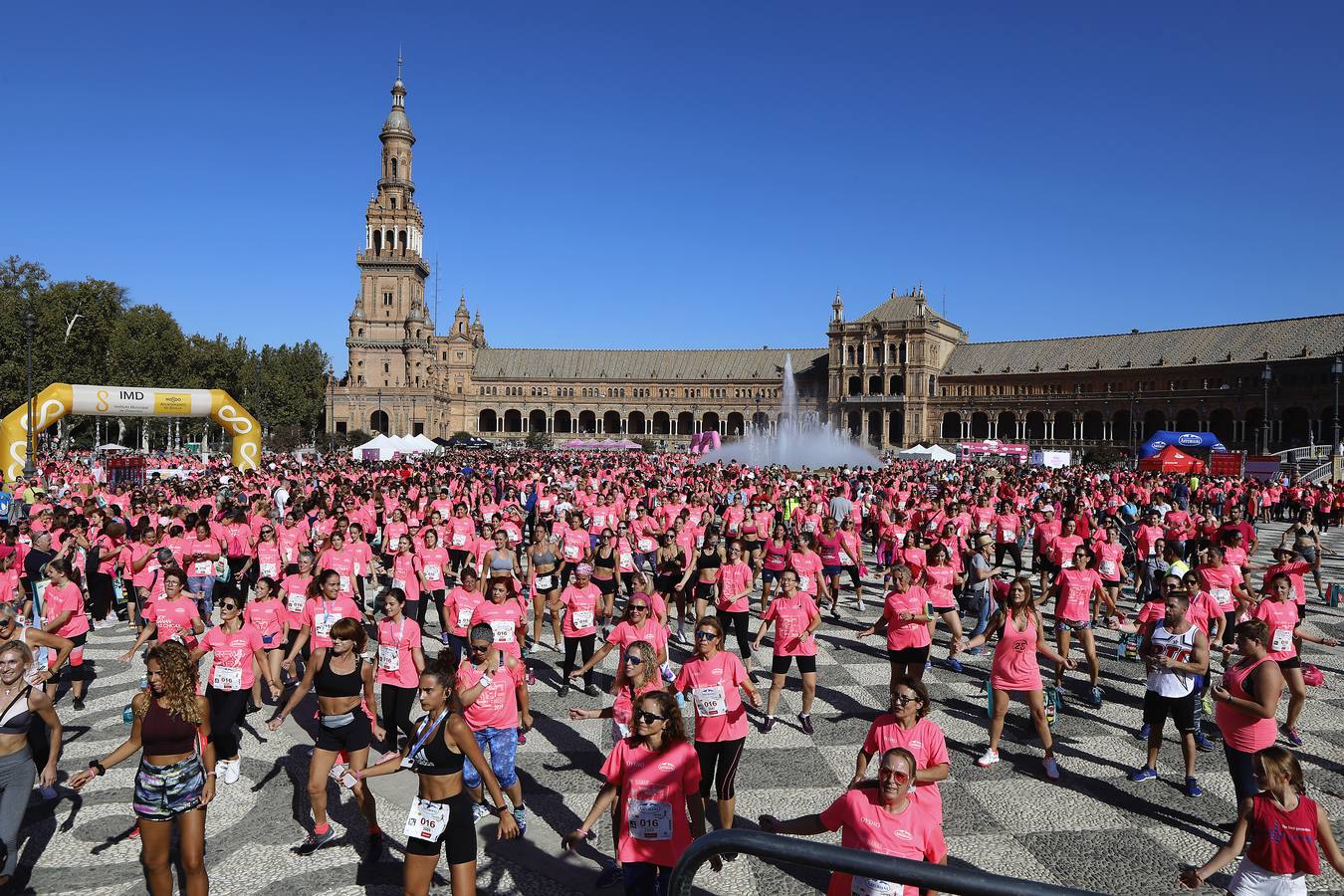 Si has participado en la Carrera de la Mujer de Sevilla, búscate (I)