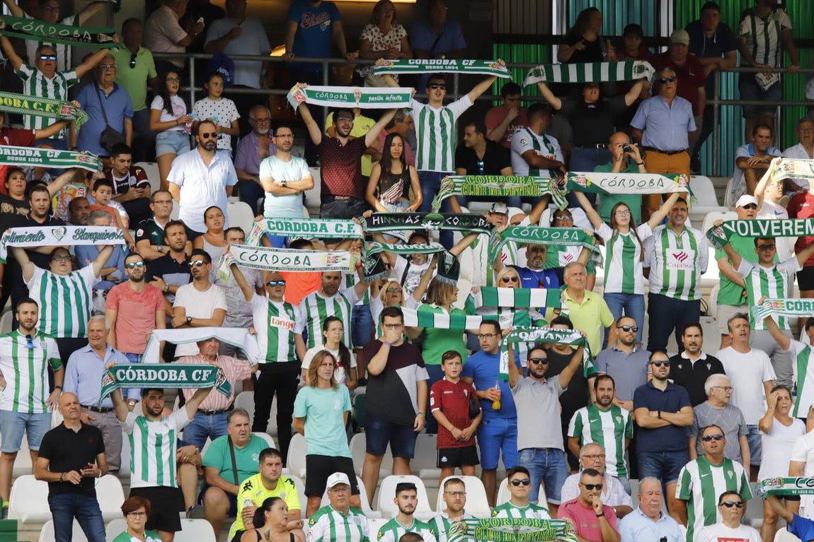 El ambiente en las gradas del Córdoba-Cádiz B, en imágenes