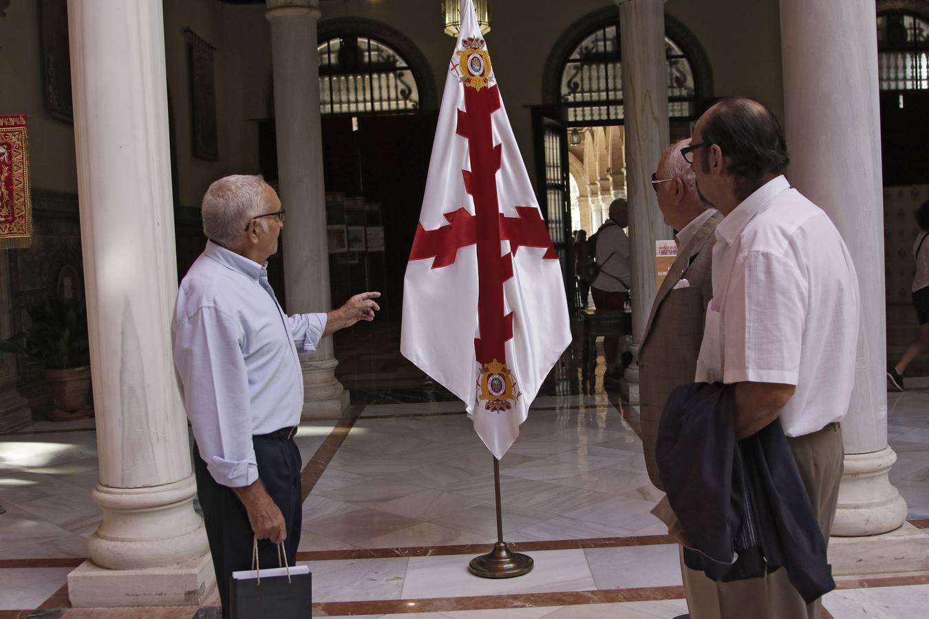 Exposición de banderas históricas en la Capitanía General