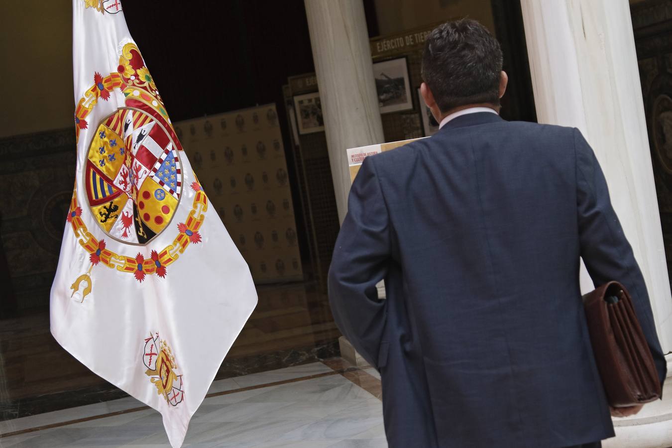 Exposición de banderas históricas en la Capitanía General