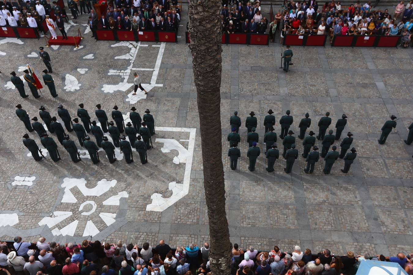 La Guardia Civil celebra el Día de la Virgen del Pilar en la Catedral de Cádiz