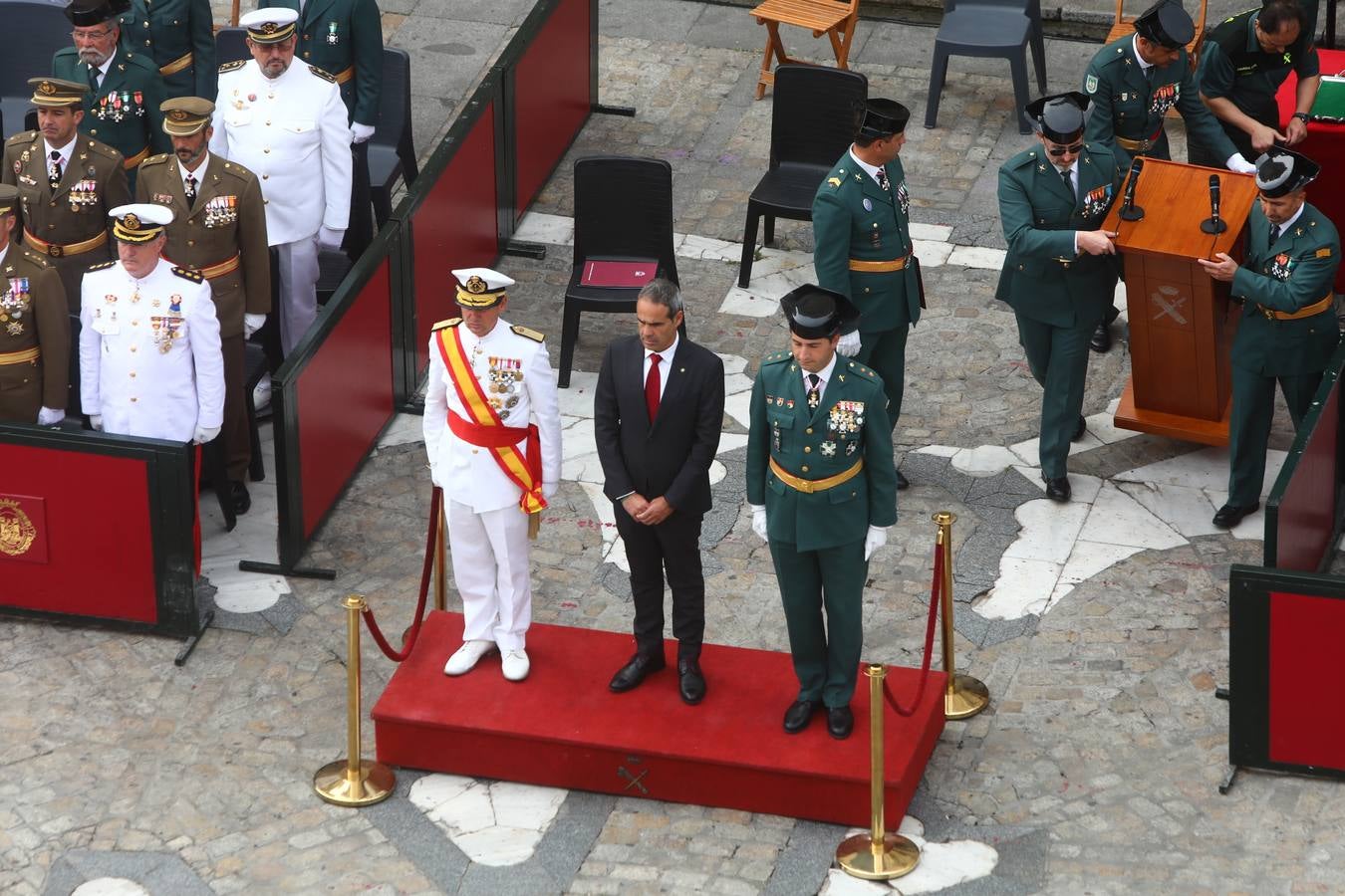 La Guardia Civil celebra el Día de la Virgen del Pilar en la Catedral de Cádiz