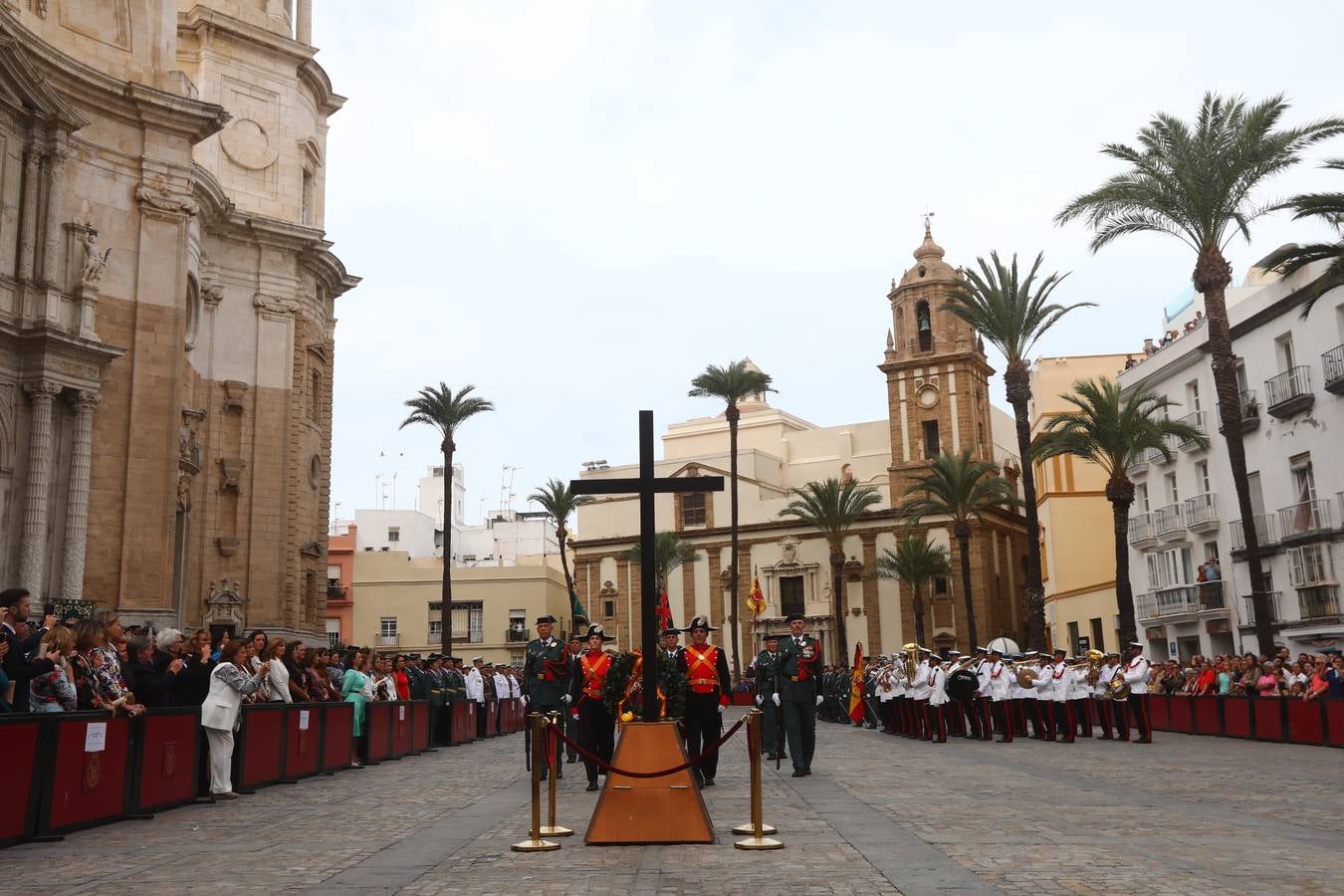 La Guardia Civil celebra el Día de la Virgen del Pilar en la Catedral de Cádiz