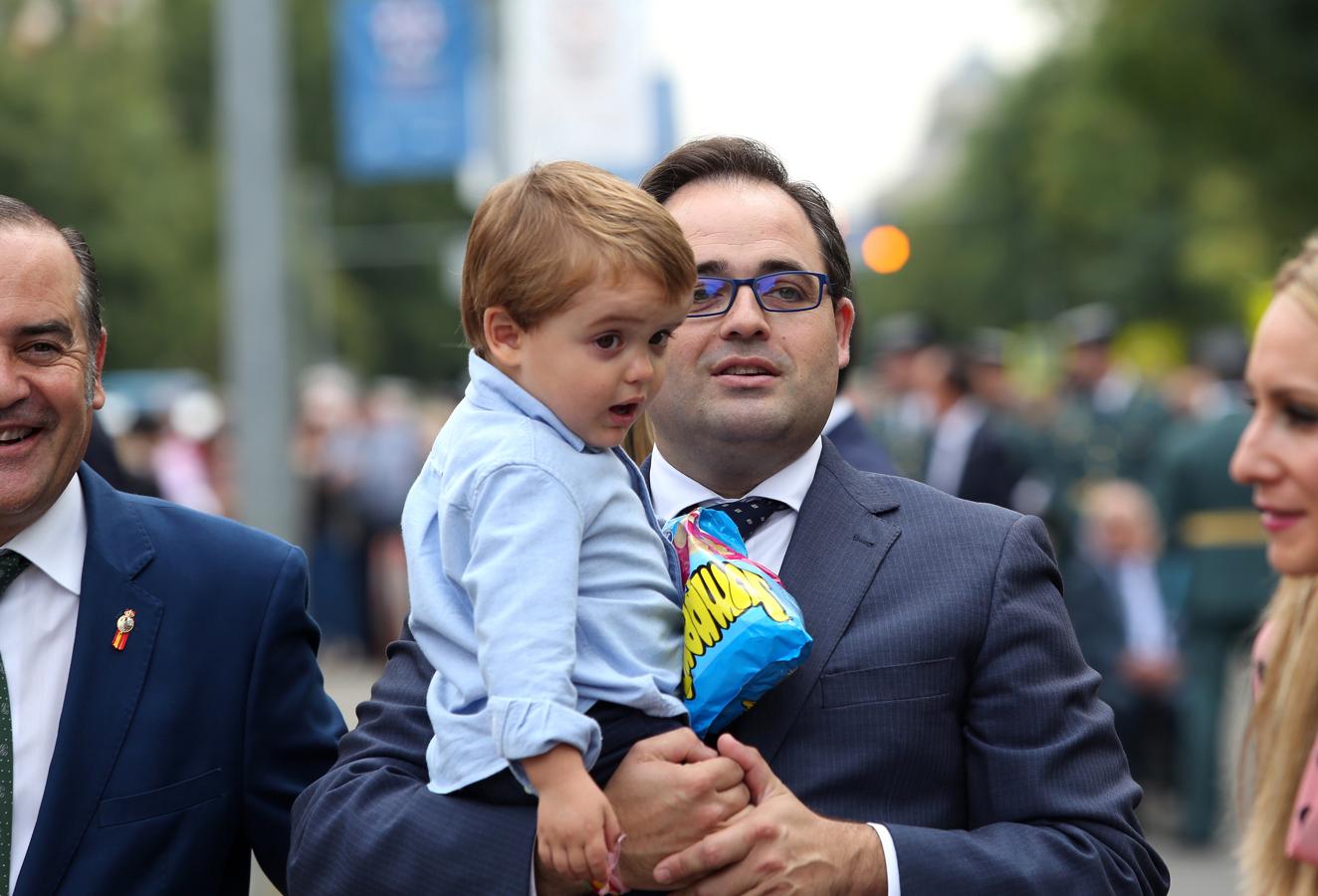 Paco Núñez con su hijo pequeño. 