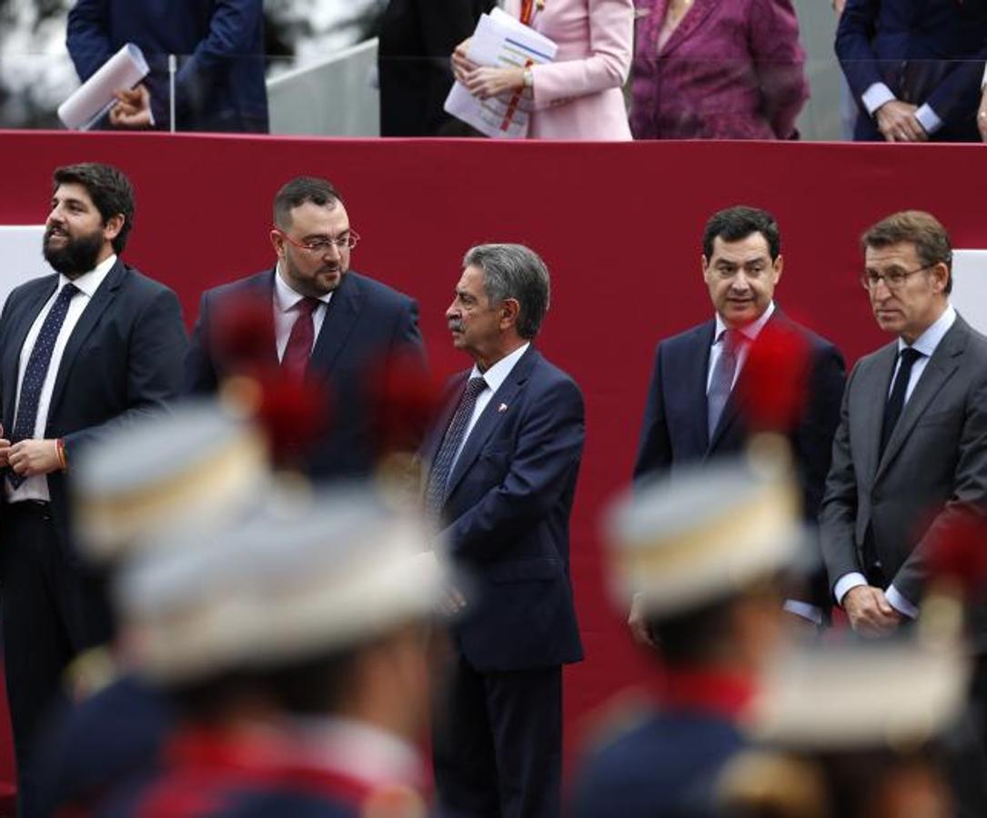 Los presidentes de Murcia Fernando López Miras, de Asturias Adrián Barbón, de Cantabria Miguel Ángel Revilla, de Andalucía Juanma Moreno y de Galicia Alberto Nuñez Feijóo durante el desfile. 