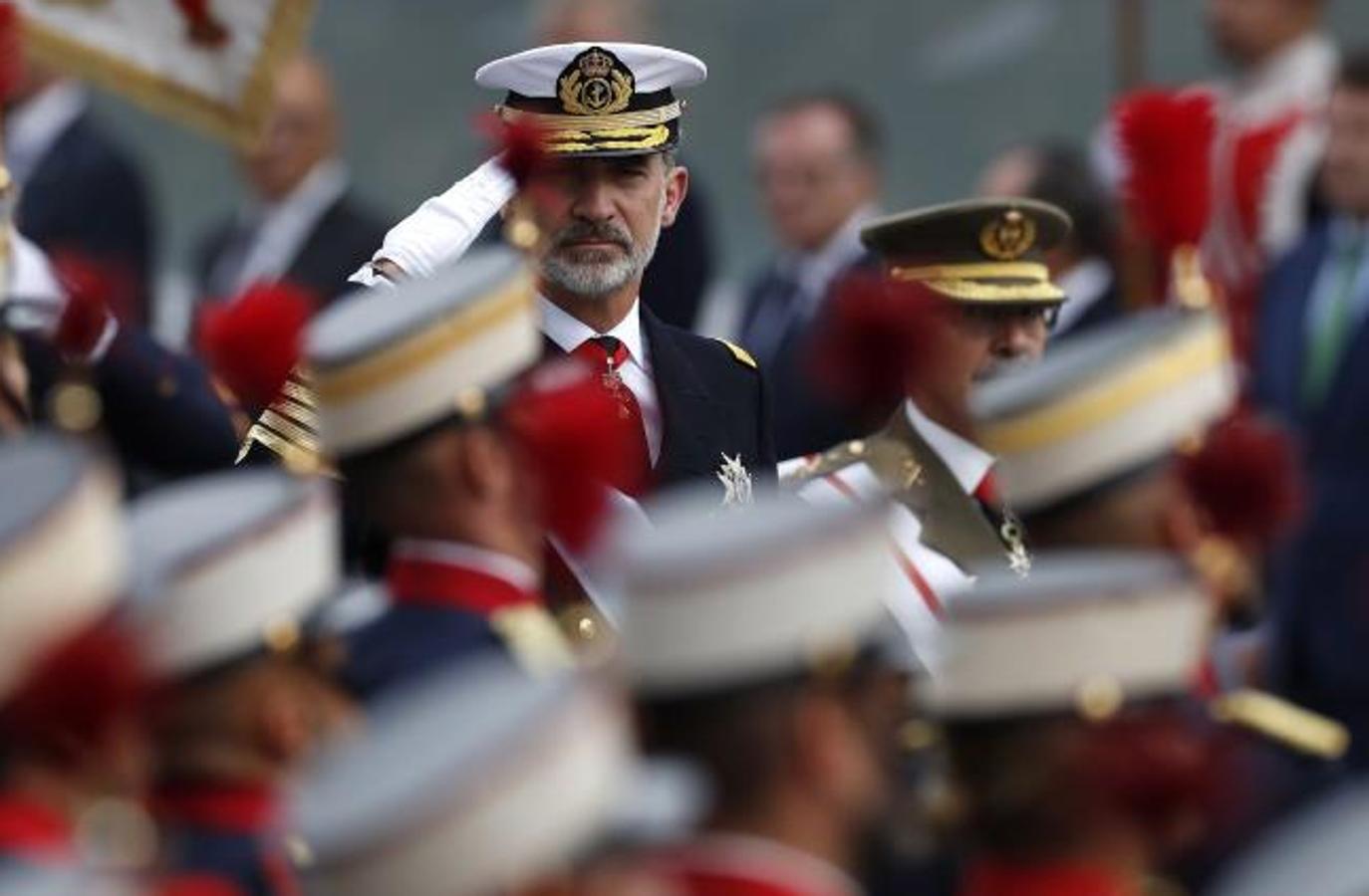 El Rey Felipe VI durante el desfile del Día del la Fiesta Nacional esta Sábado en Madrid. 