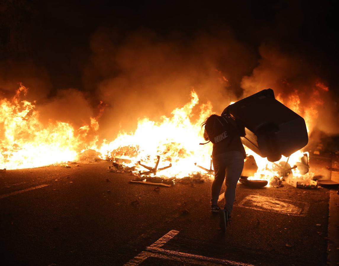Los disturbios en Barcelona y Cataluña, en imágenes