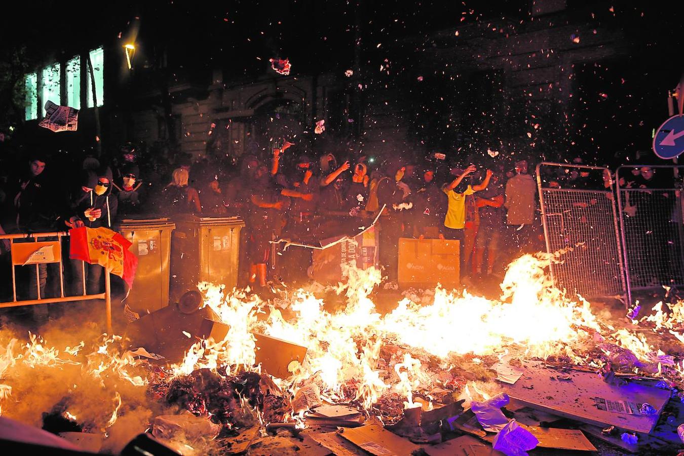 Los disturbios en Barcelona y Cataluña, en imágenes