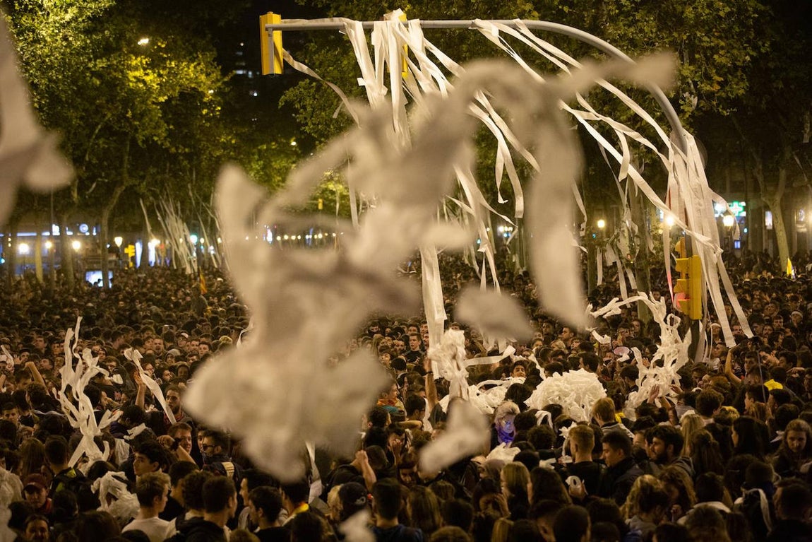 En imágenes: el fuego vuelve a las calles de Barcelona
