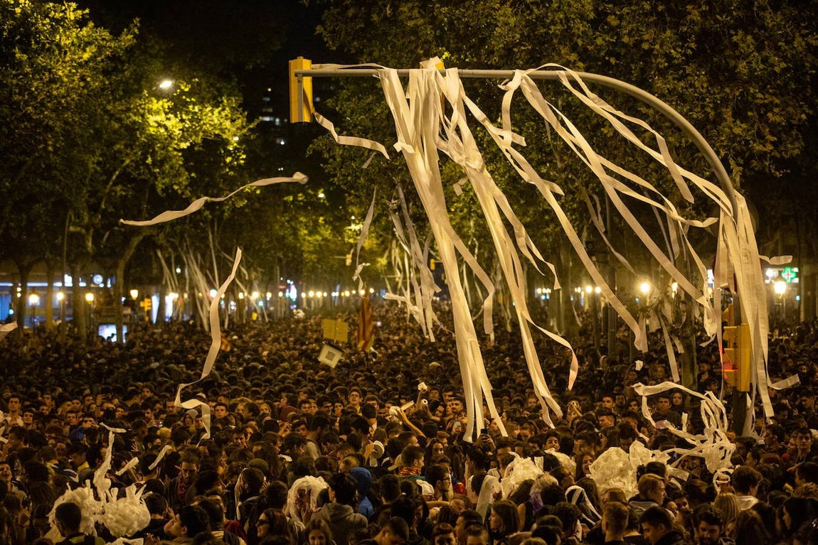 En imágenes: el fuego vuelve a las calles de Barcelona