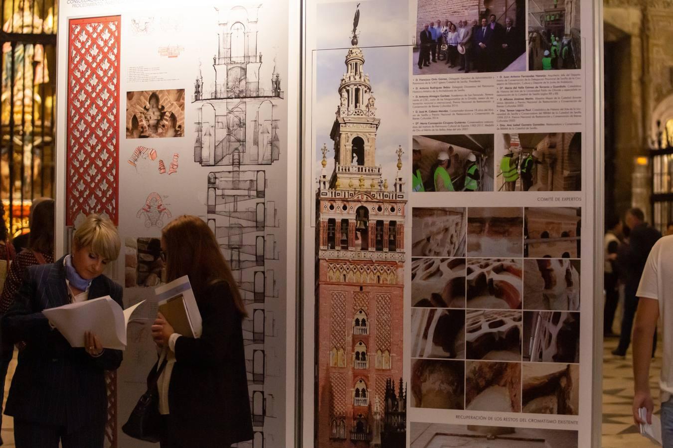 Fotogalería: la Giralda de Sevilla recupera su color original