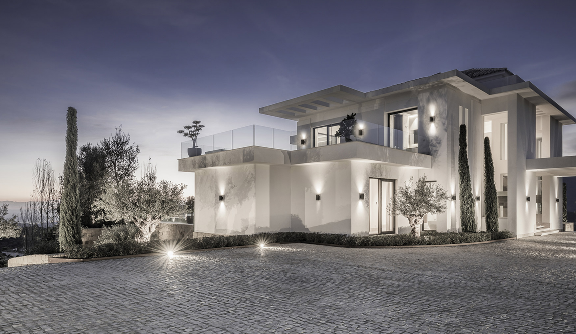 Villa Heaven 11. Las fachadas que rodean la villa aportan la intimidad necesaria que contrasta con las vistas que ofrece por estar enclavada en la montaña.