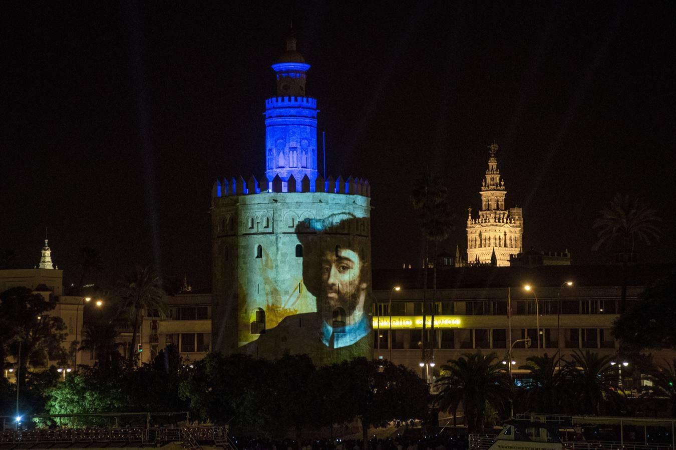 En imágenes, el mapping sobre la Torre del Oro