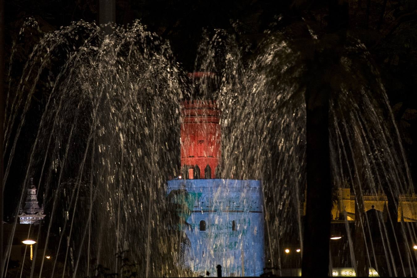 En imágenes, el mapping sobre la Torre del Oro