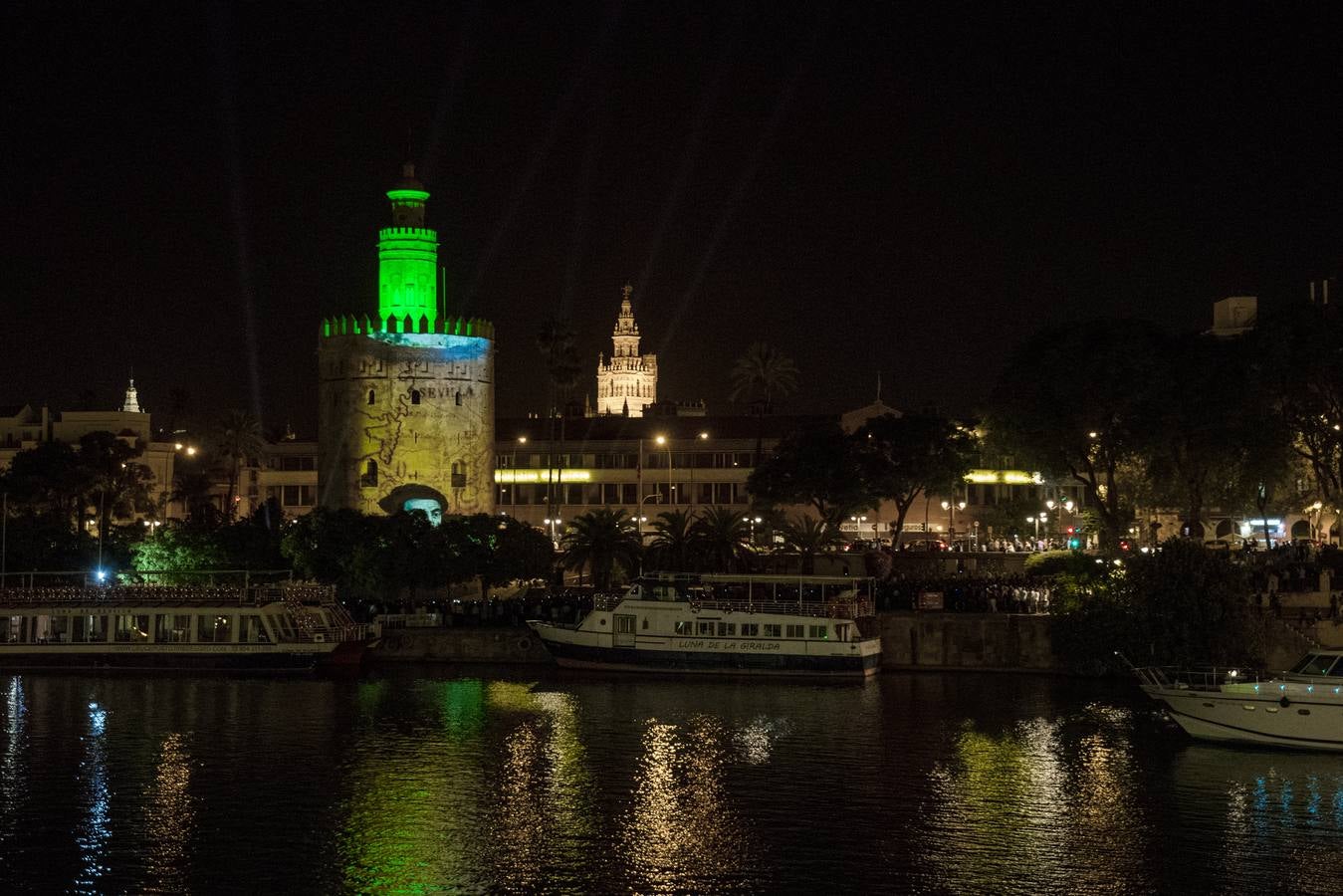 En imágenes, el mapping sobre la Torre del Oro