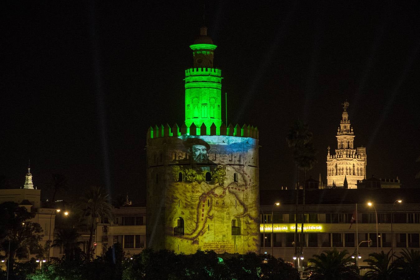 En imágenes, el mapping sobre la Torre del Oro