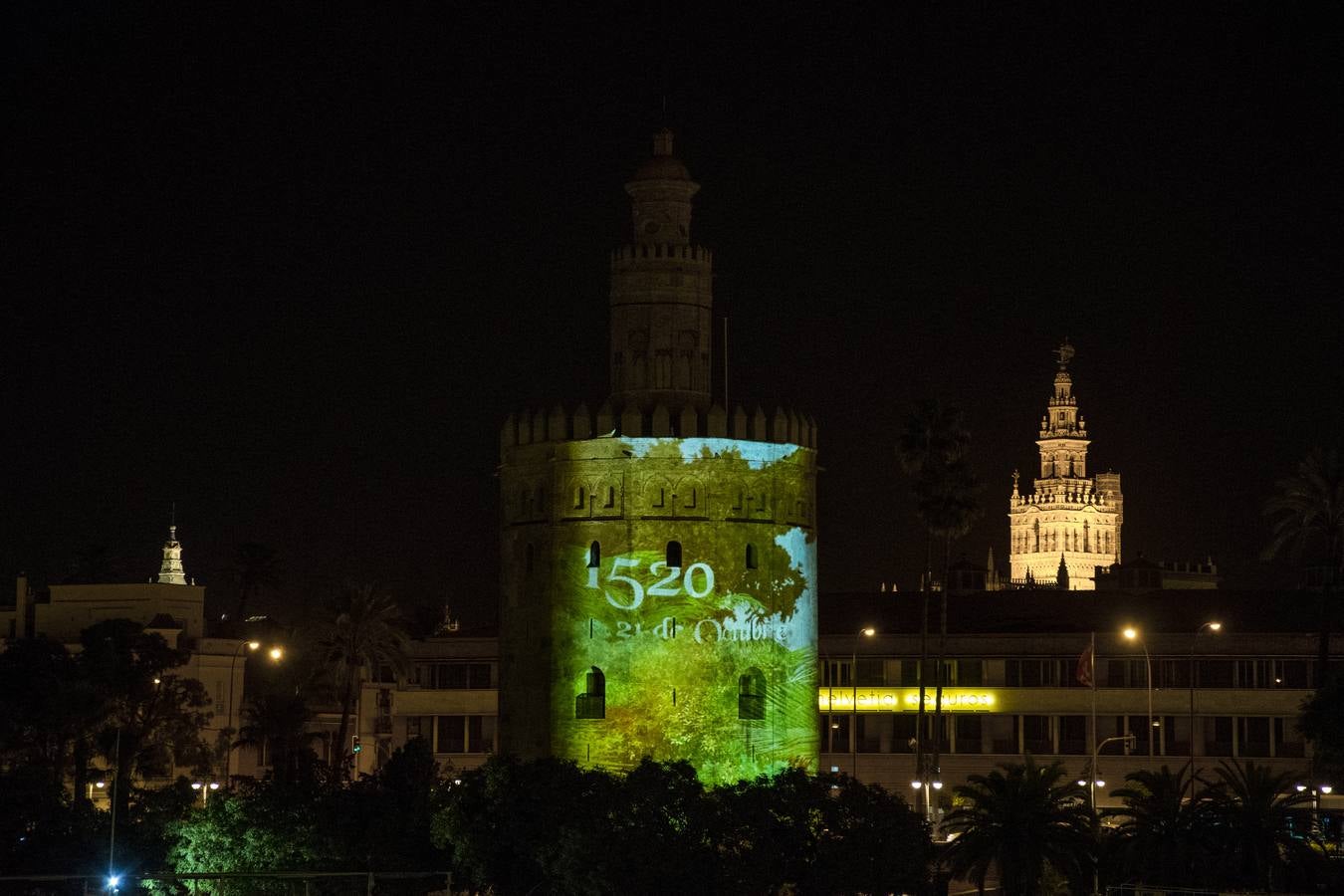 En imágenes, el mapping sobre la Torre del Oro