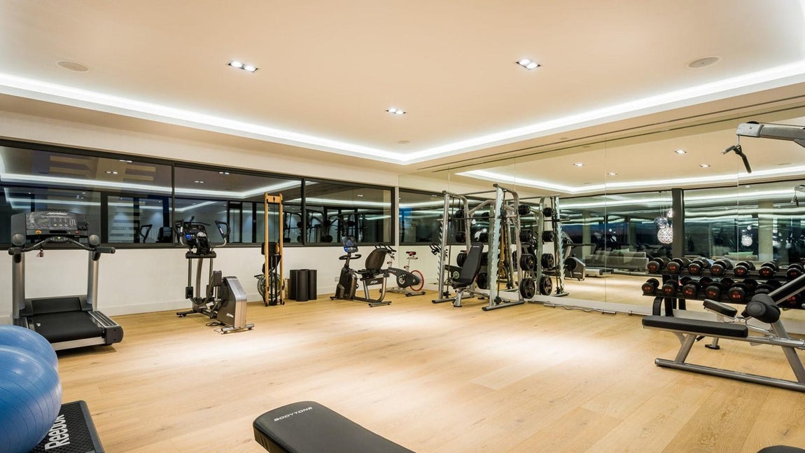 Villa Heaven 11. Ya no tendrás excusas para no estar en forma, ya que Villa Heaven 11 dispone de un gimansio totalmente equipado en el que tonificar y quemar grasa en la intimidad de tu casa.