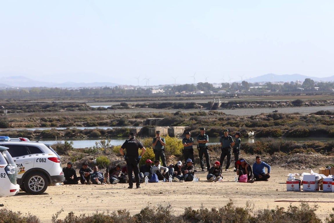 FOTOS: Un centenar de inmigrantes llega a Cádiz