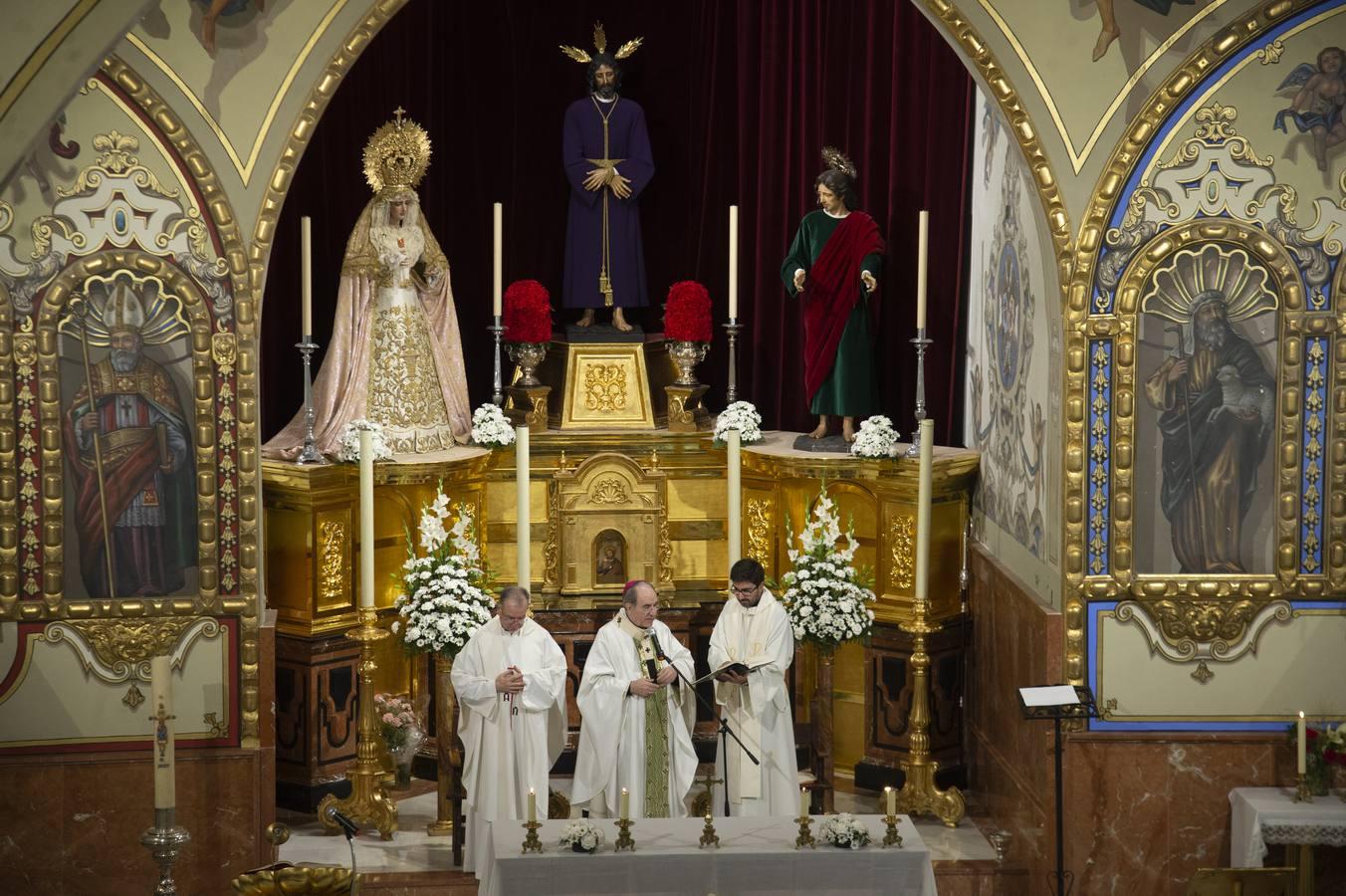 Bendición de la nueva imagen de la parroquia de Santa Genoveva