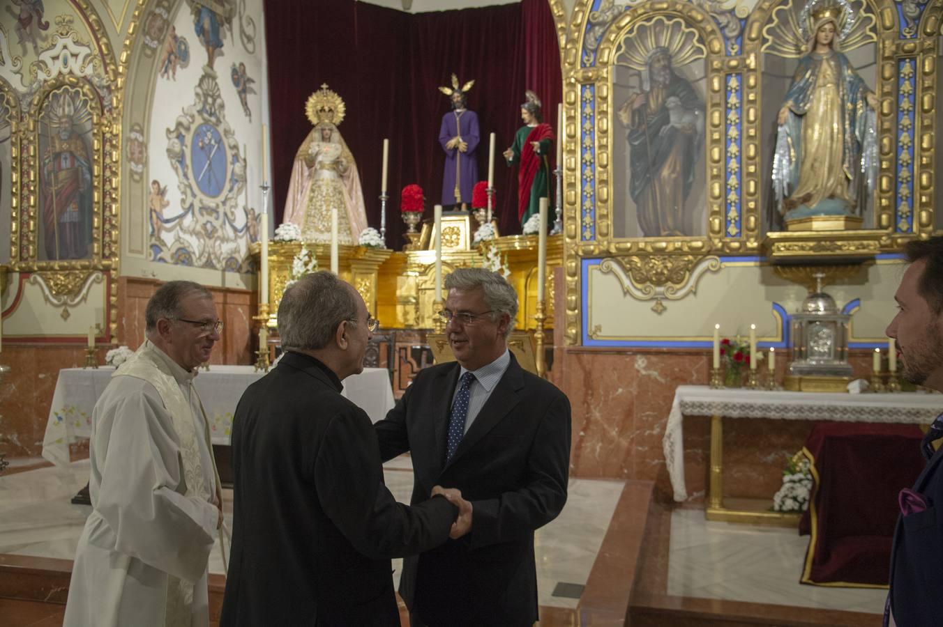 Bendición de la nueva imagen de la parroquia de Santa Genoveva