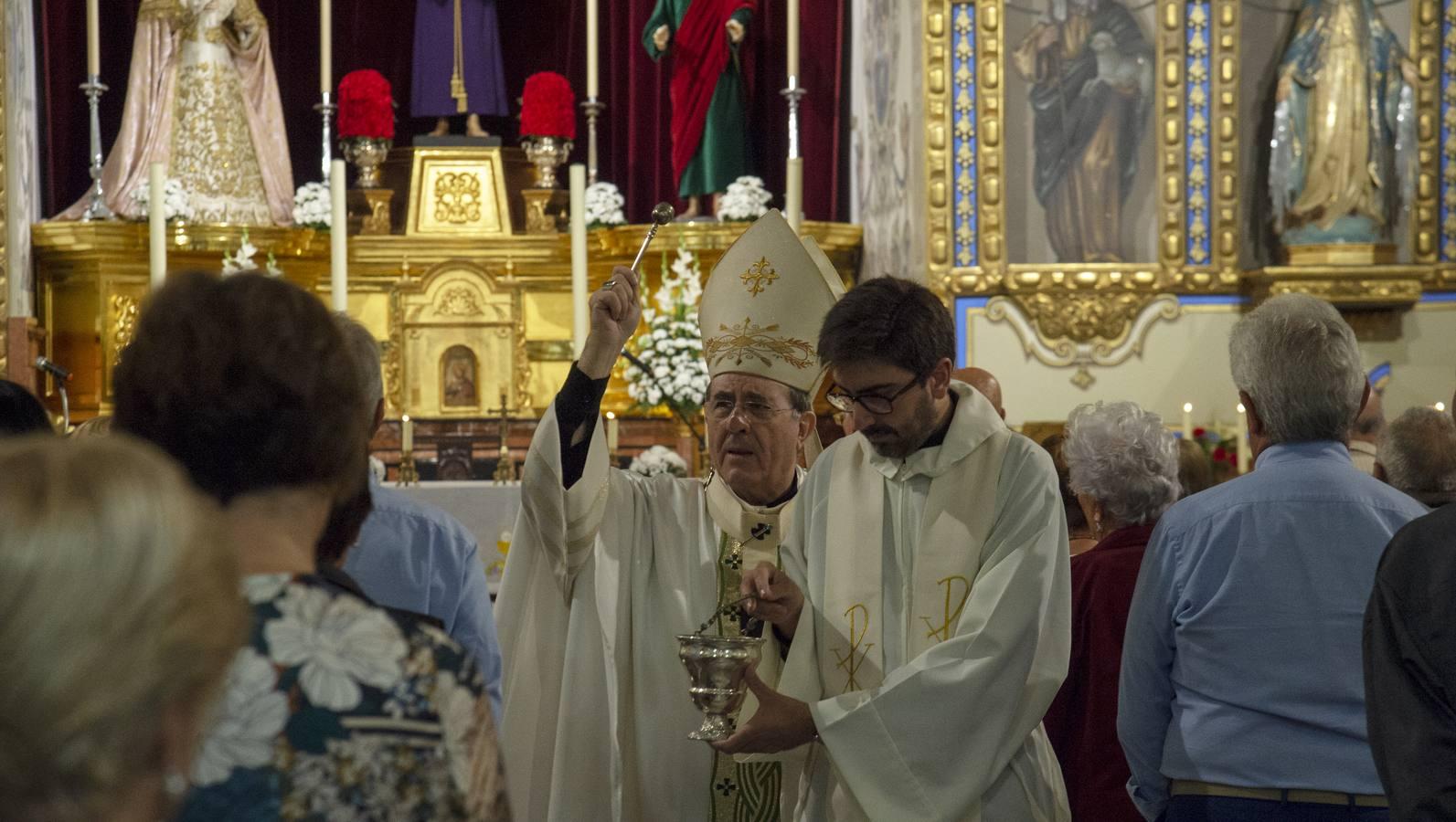 Bendición de la nueva imagen de la parroquia de Santa Genoveva