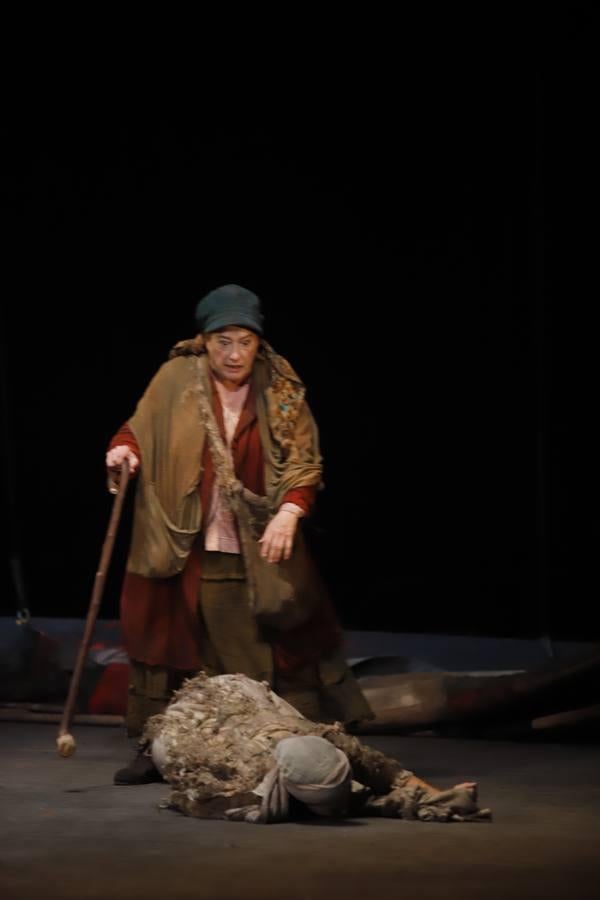 La representación de «Divinas palabras» en el Gran Teatro de Córdoba, en imágenes